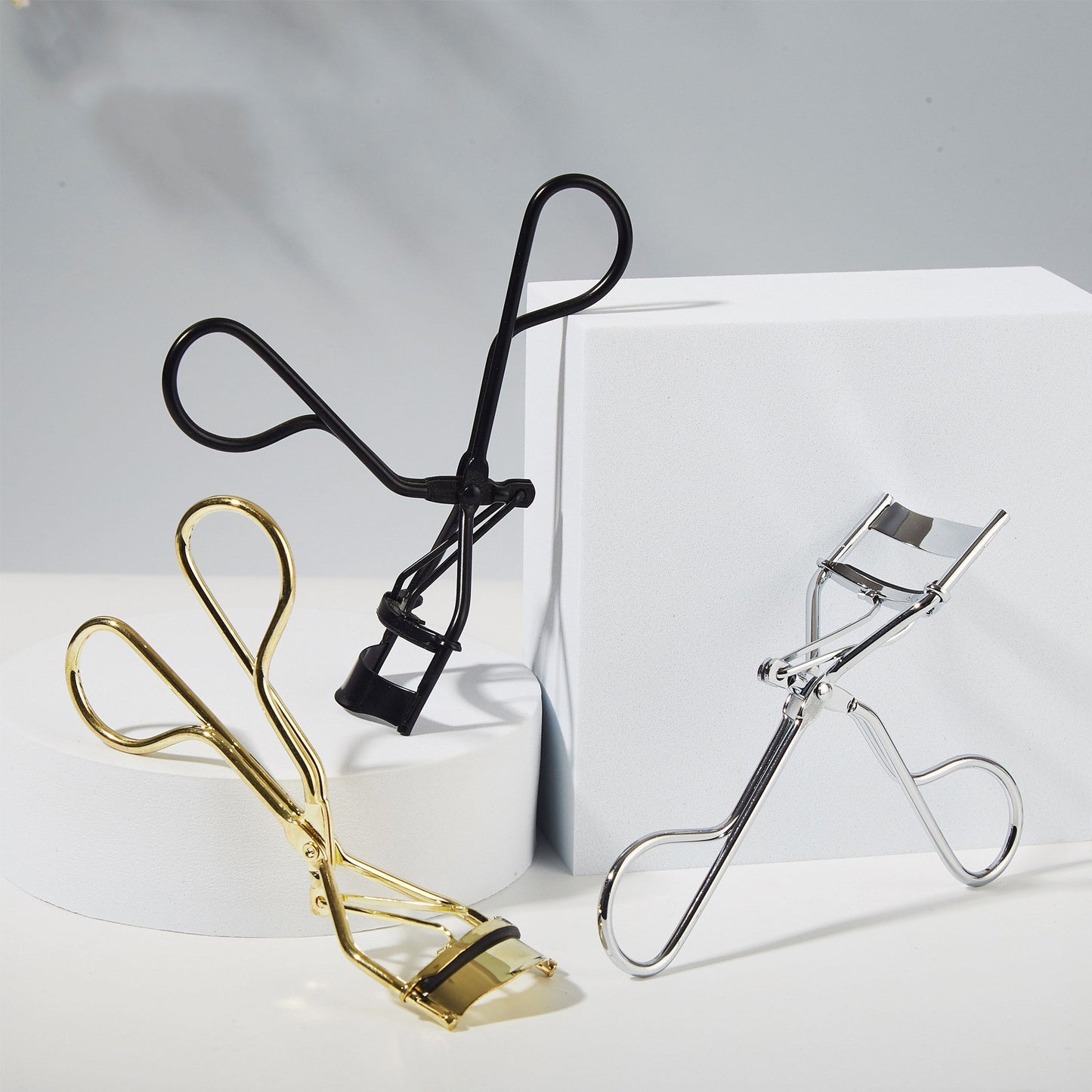 Metal eyelash curler
